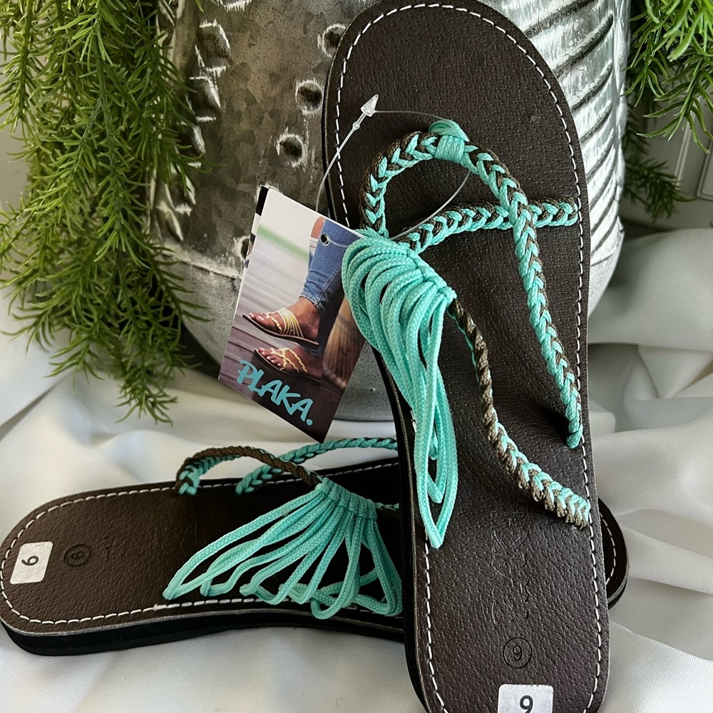 Plaka Sandals